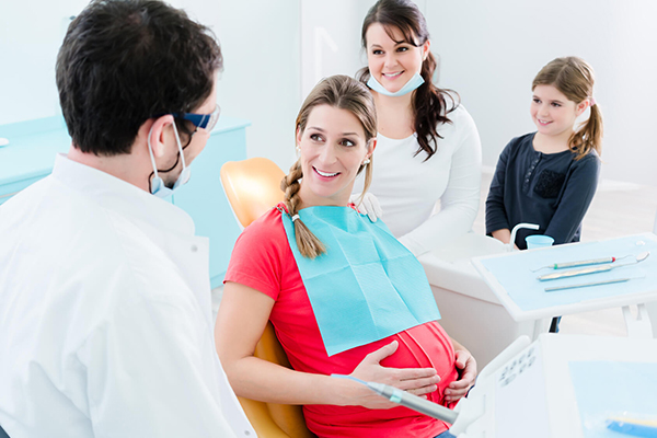 Tẩy trắng răng khi mang thai có được không?